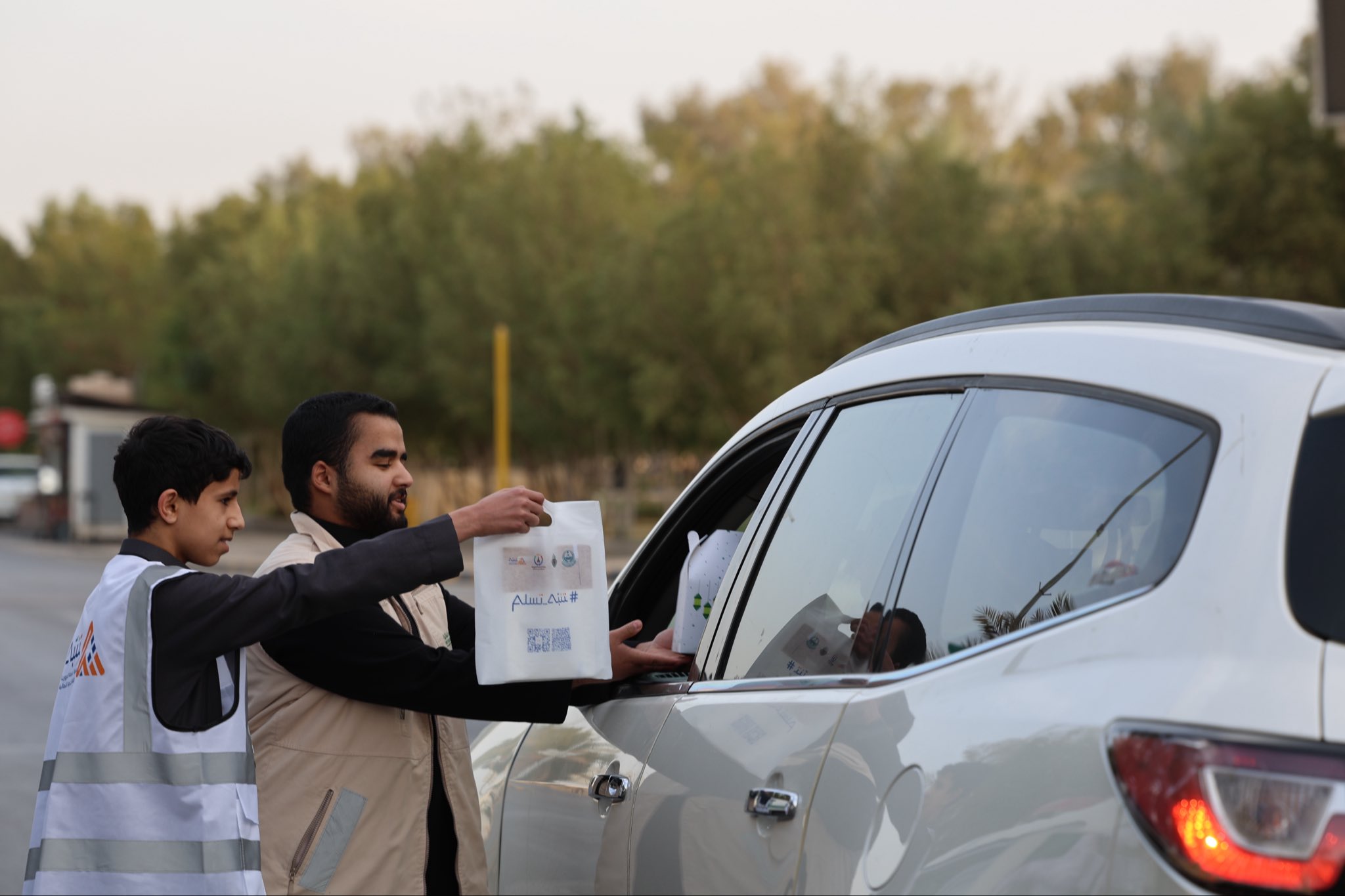 صورة من توزيعات في الميدان لحملة تنبه تسلم